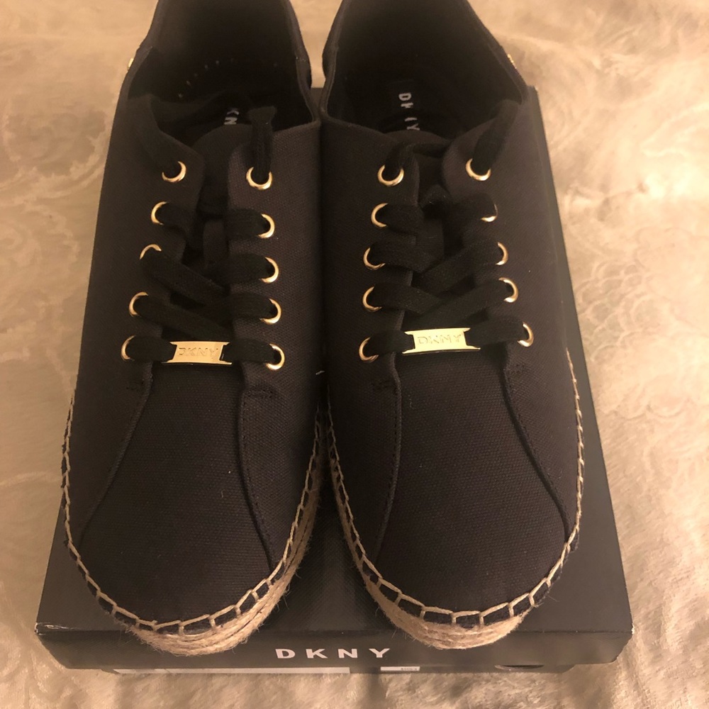 NWOT DKNY Women’s Platform Black Canvas Espadrille
